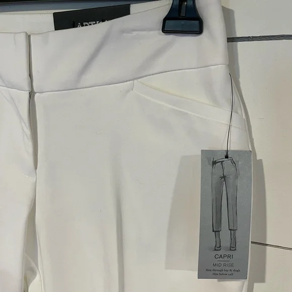 Women’s White Capri Mid Rise Size 6 - Picture 3 of 5